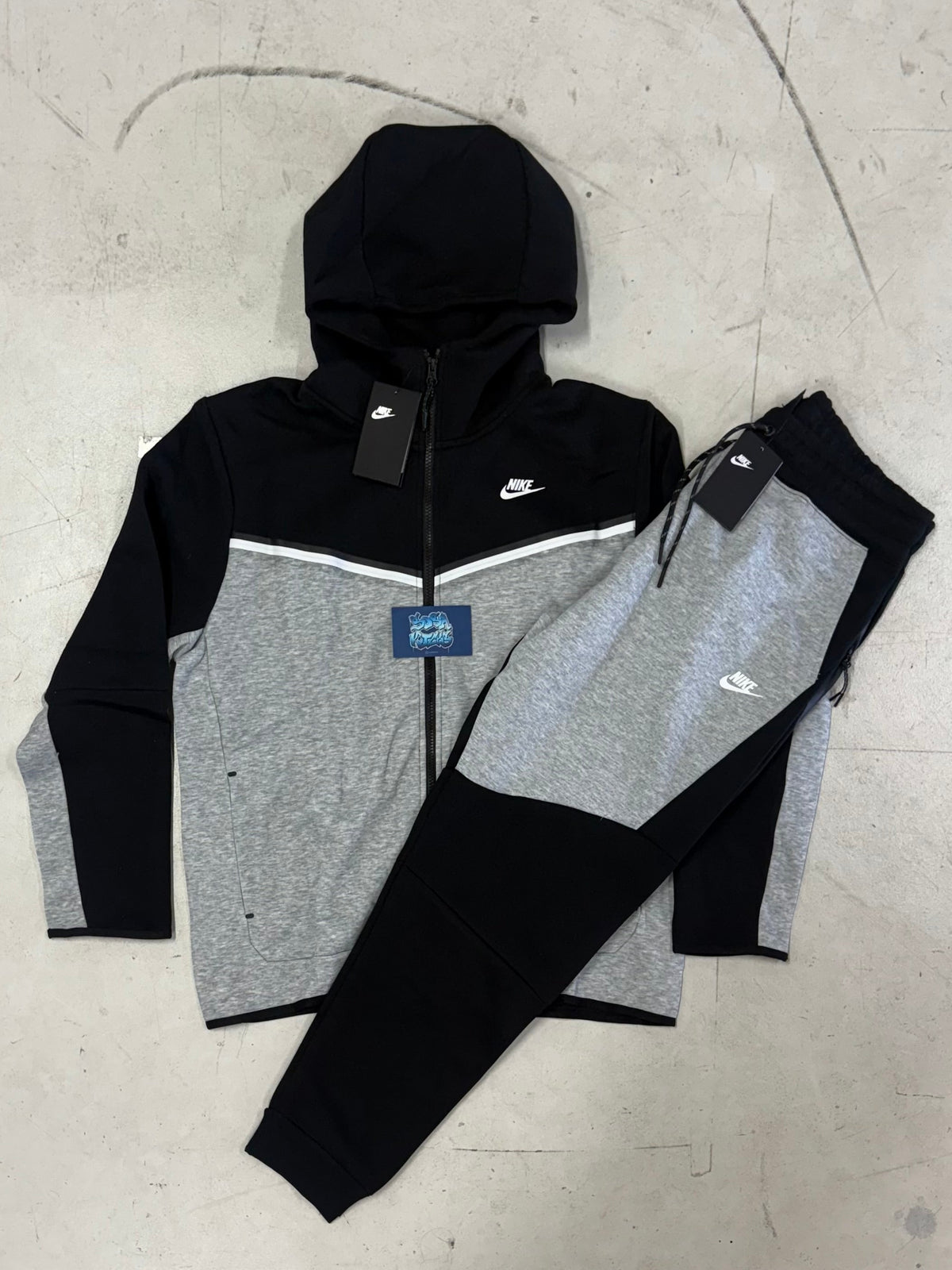Tech Fleece - Black Grey