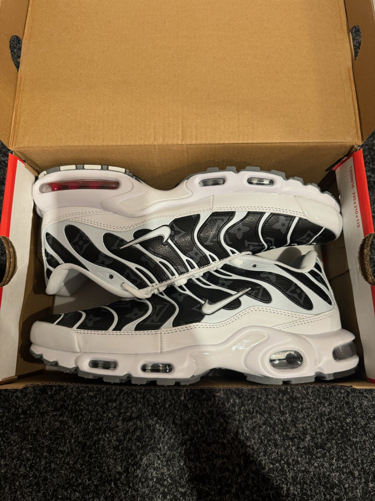 TN - Custom White Black