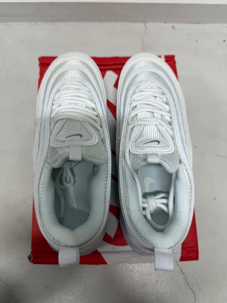AM97 - White