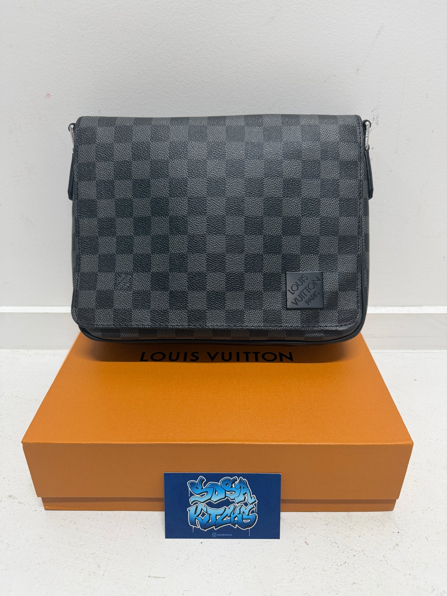 Loowee Messenger Bag - Checkered Black
