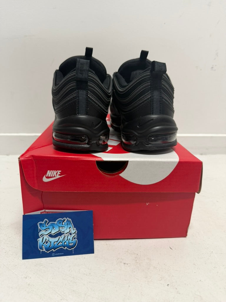 AM97 - Black