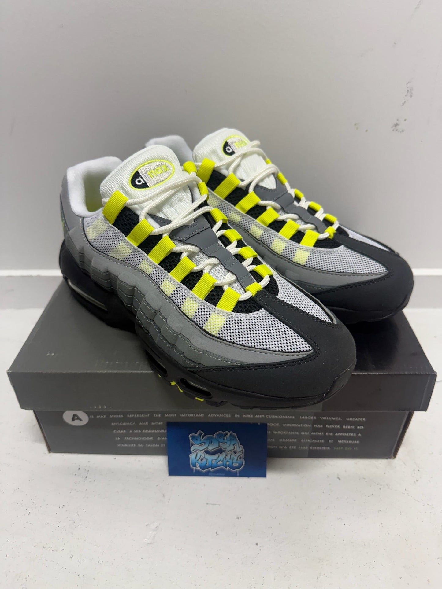 AM95 - Neon
