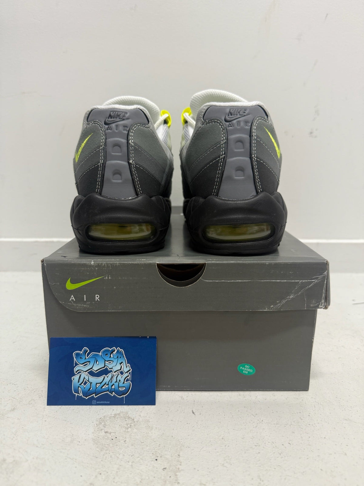 AM95 - Neon