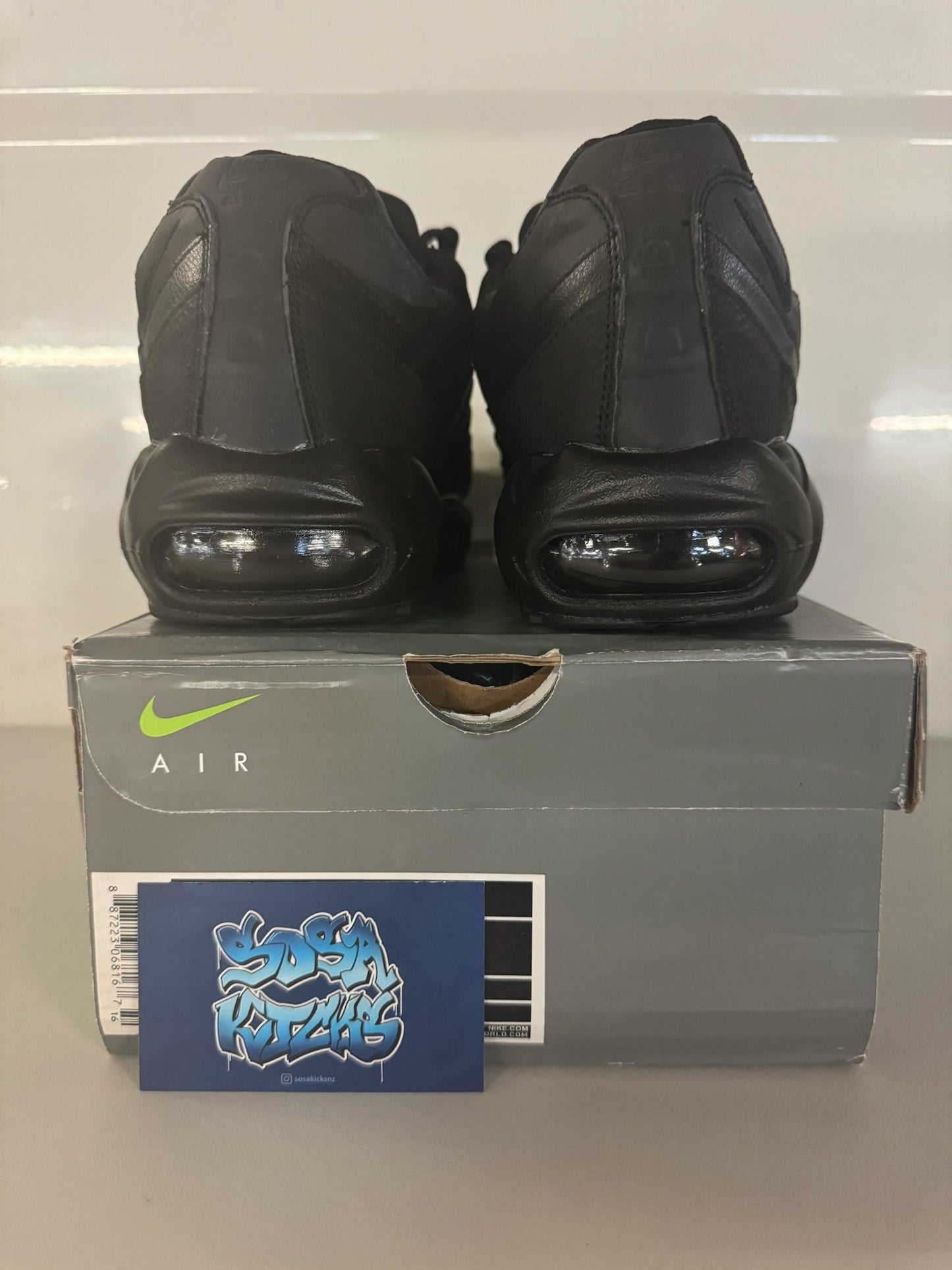 AM95 - Black