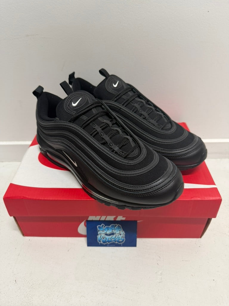 AM97 - Black