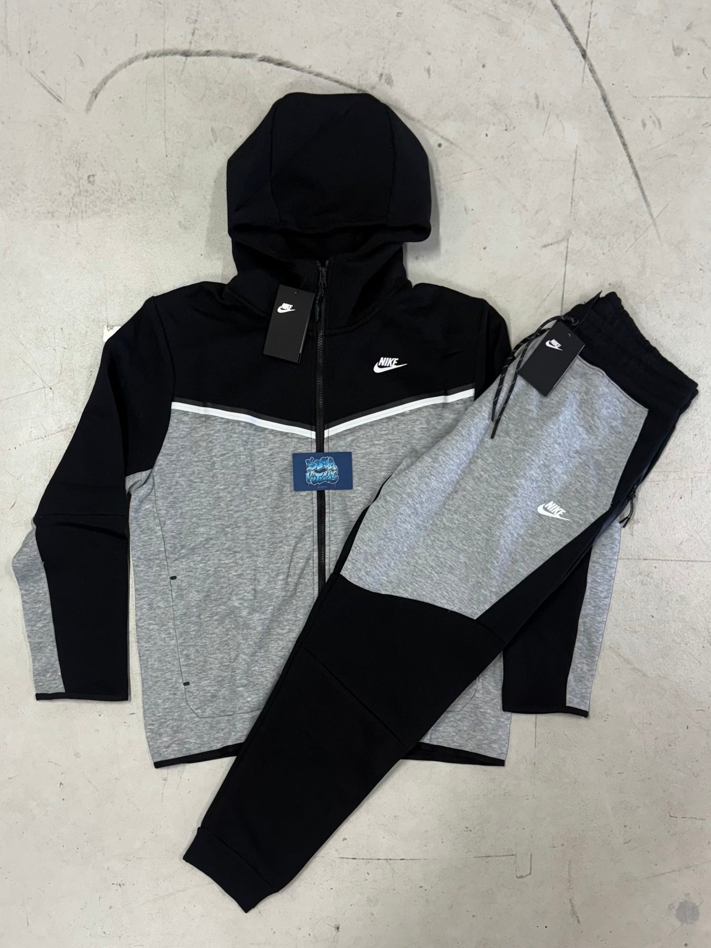 Tech Fleece - Black Grey