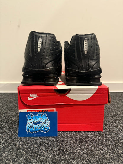 Shox R4 - Black
