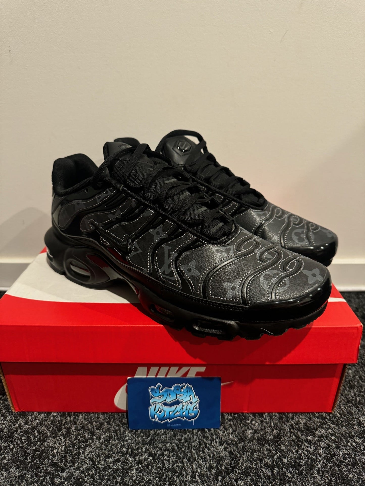 TN - Custom Black