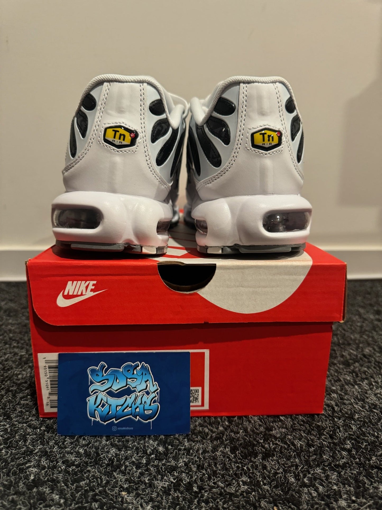 TN - Custom White Black