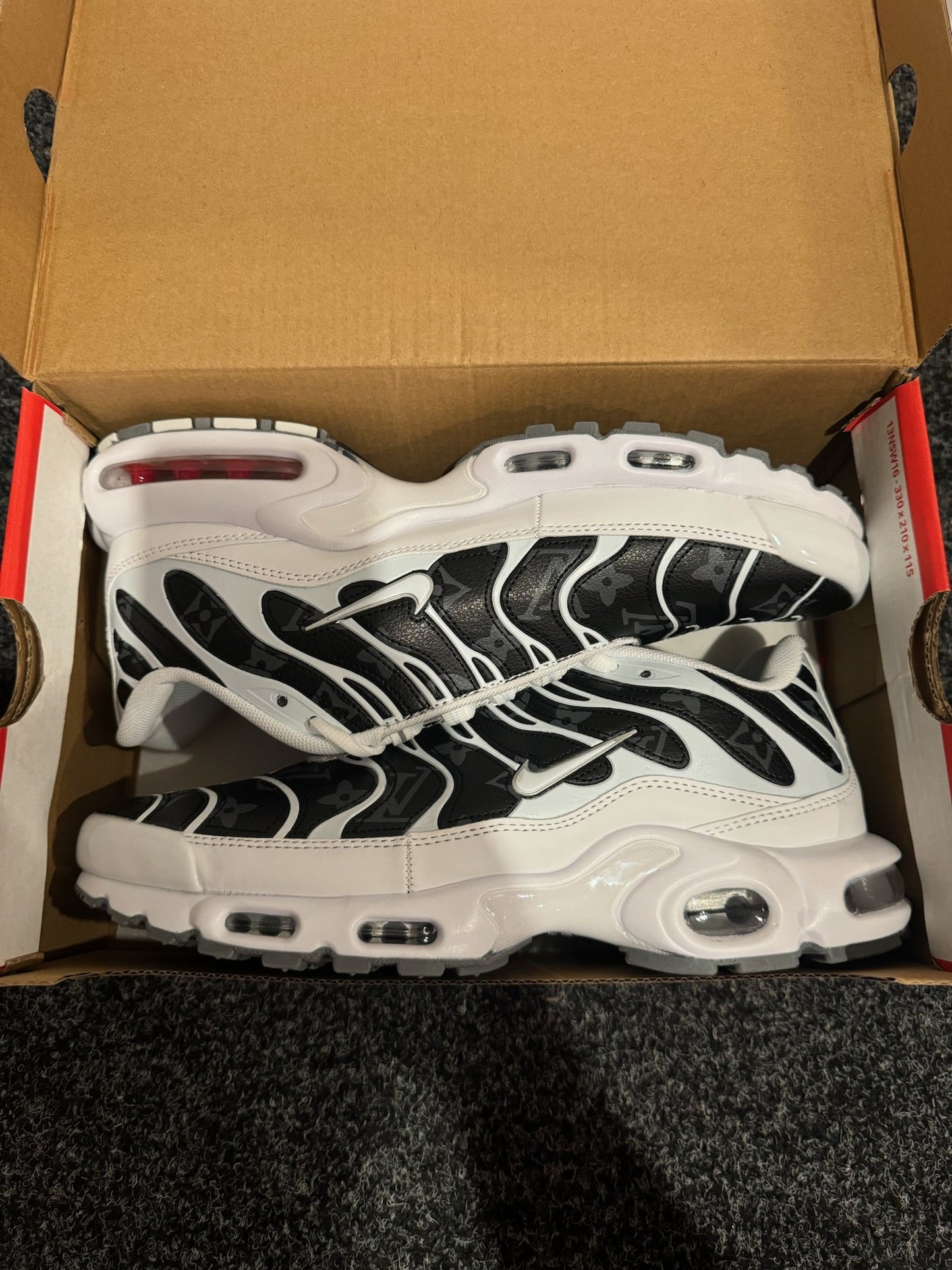 TN - Custom White Black