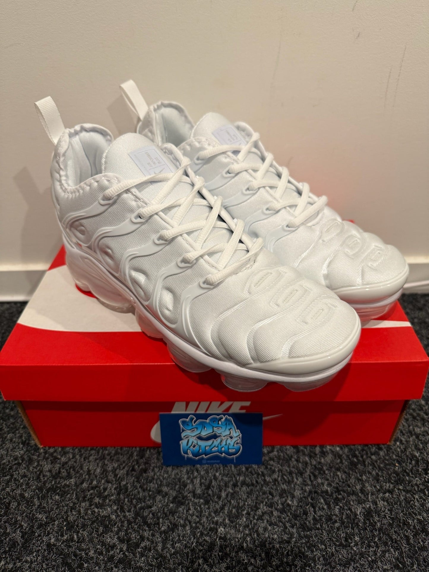 VM - White