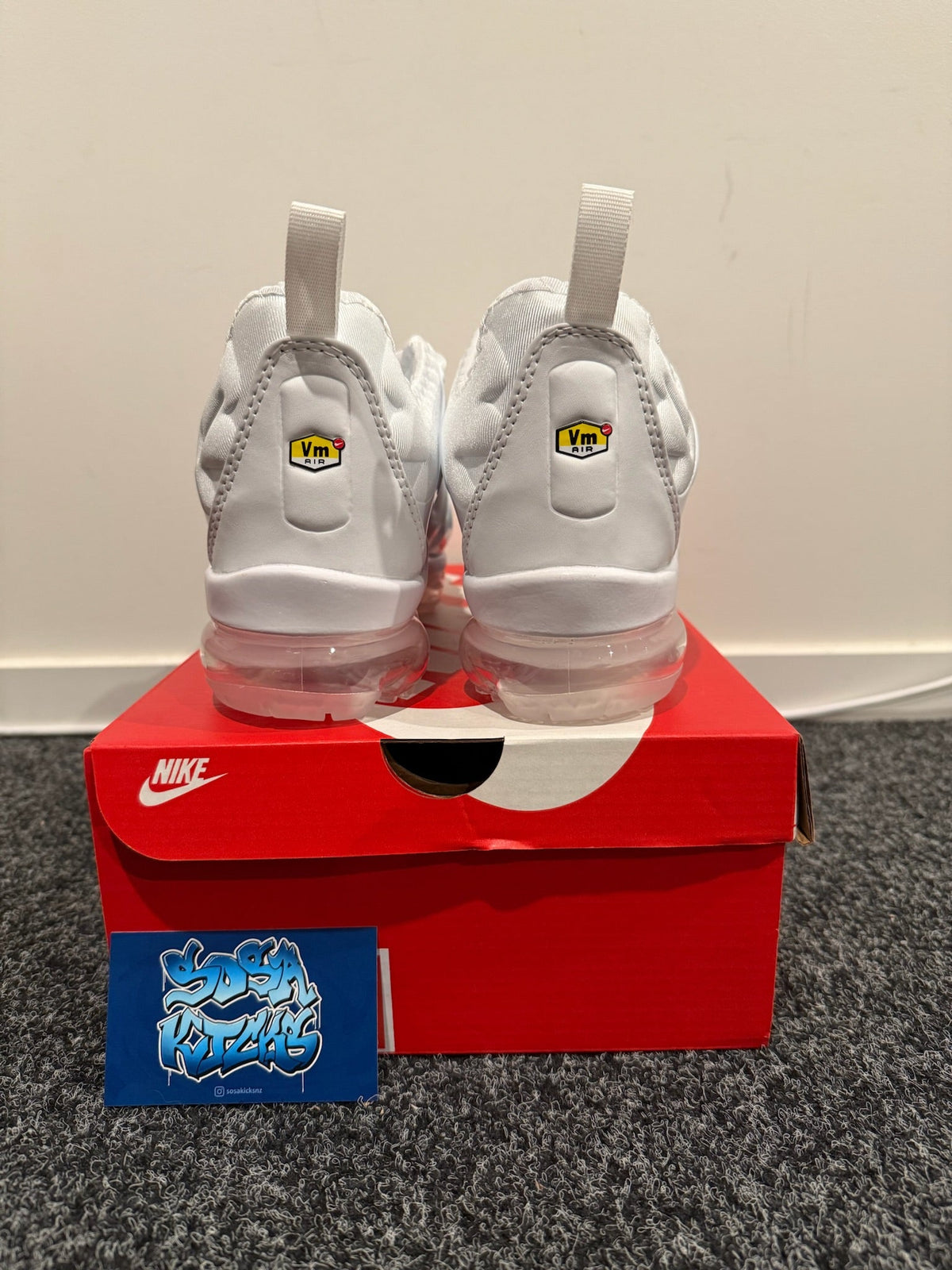VM - White
